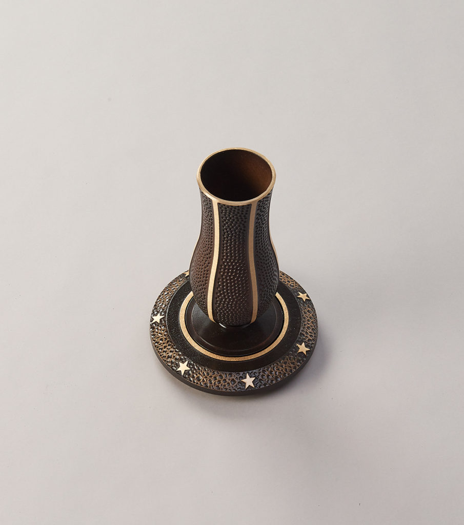 Ring_brown-w-vase